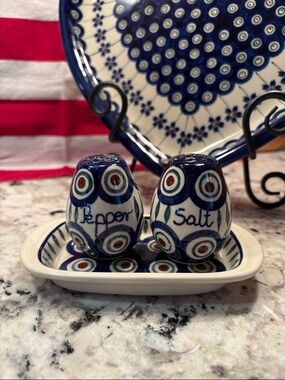 Blue Polish Pottery Salt and Pepper Shaker Set with Tray